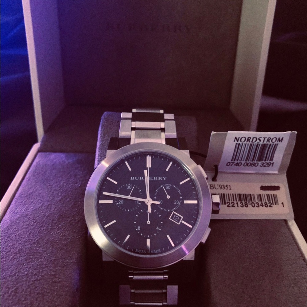 Burberry Watch - New Never Worn - Picture 2 of 2
